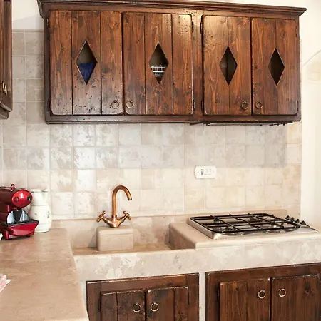 Diffuso Sotto Le Cummerse Локоротондо